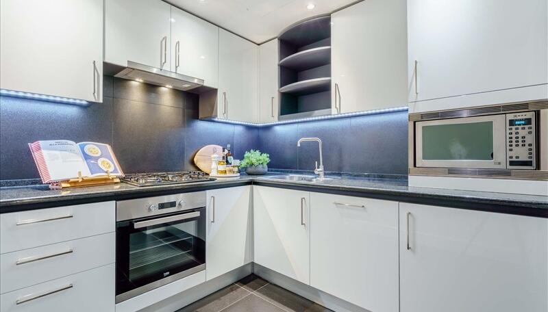 2 bed property in Westferry Circus, London